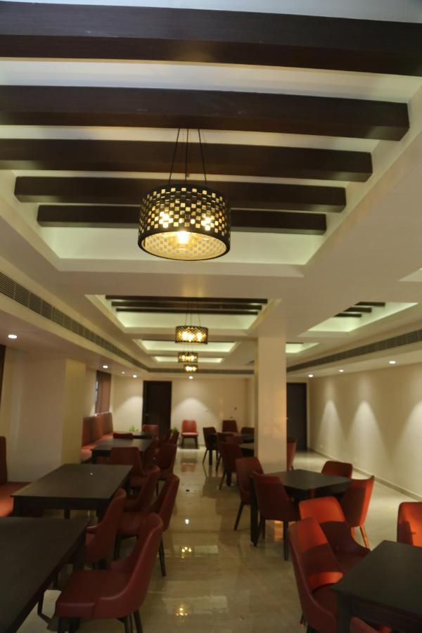 Hotel Skanda Palace Thiruttani Kültér fotó