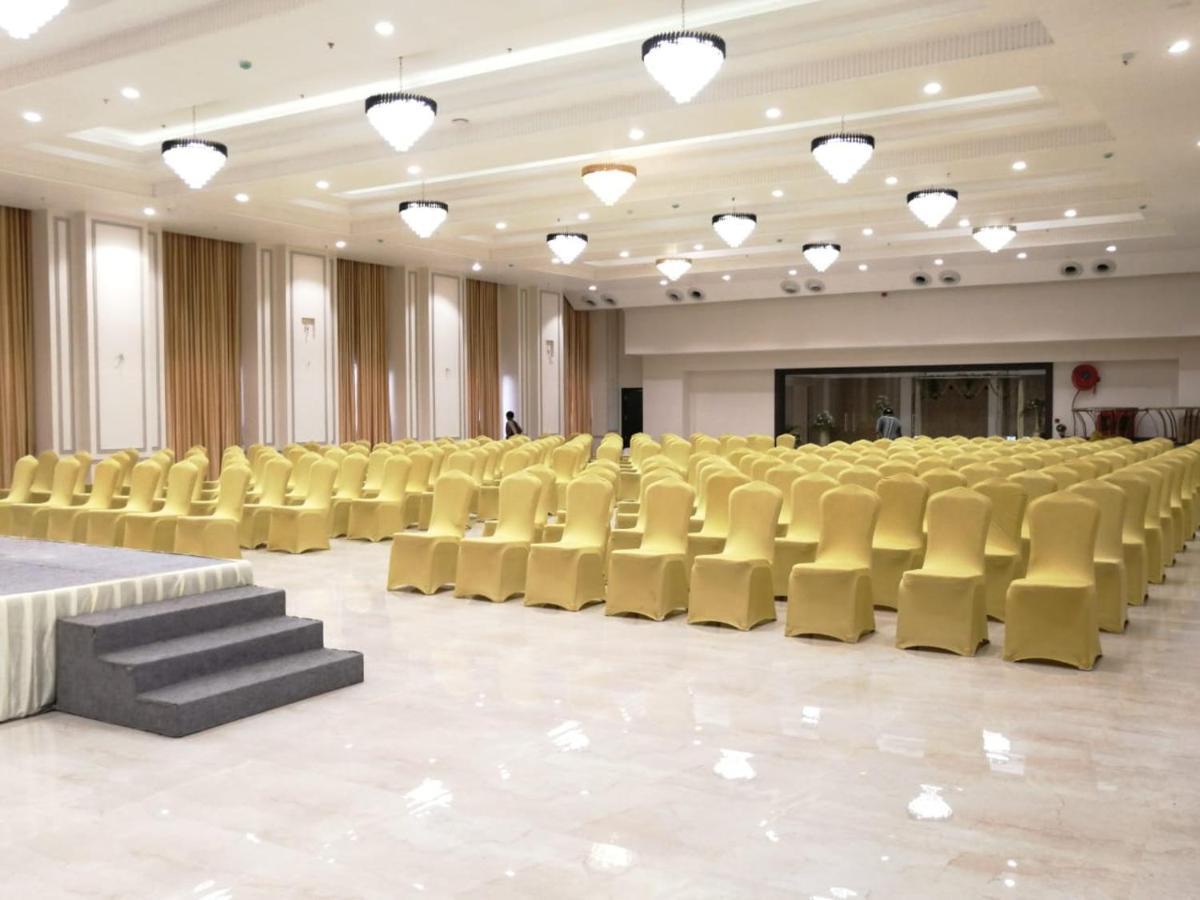Hotel Skanda Palace Thiruttani Kültér fotó